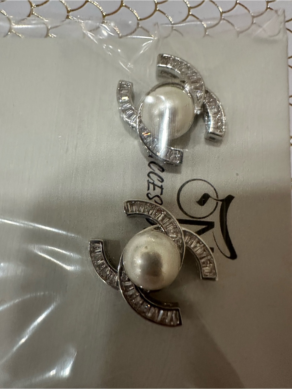 Pearl crystal earrings